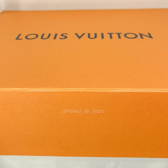LOUIS VUITTON Large Orange Foldover Magnetic Gift Box w/ Handle (17" x 23" x 9") - Picture 9 of 16